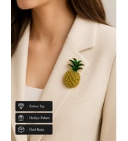 Zümrüt Yapraklı Kristal Ananas Kadın Broşu – Tropikal Şıklık ve Zarafet
