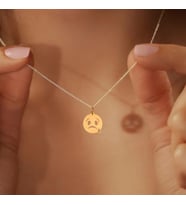 Kişiye Özel 925 Ayar Gümüş Çift Renk Emoji Ağlayan Surat Kolye