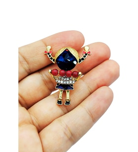 Kırmızı Boncuklu Taşlı Kız Figürü Broş – Sevimli Figürlü Şık Brooch Pin