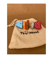 Doğal Ahşap Balık Çıngırak – El Yapımı, Montessori Uyumlu Bebek Oyuncağı (Çok Renkli)