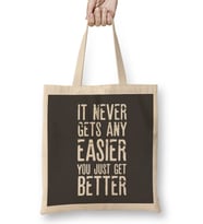 It Never Gets Easier You Just Get Better Bez Çanta Uzun Saplı