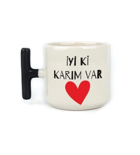 İyi Ki Karım Var Baskılı Siyah Kulplu T Sevgililer Günü Kupası