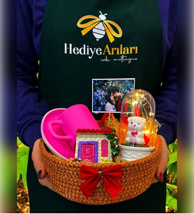 Fotoğraflı Hediye Sepeti  Pembe Kahve Fincanı & Magnet & Işıklı Beyaz Ayıcıklı Fanus