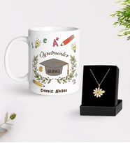 BK Gift Kişiye Özel Öğretmenler Günü Beyaz Kupa ve İsimli Papatya Kolye Hediye Seti- 16, Öğretmene Hediye, Öğretmenler Günü