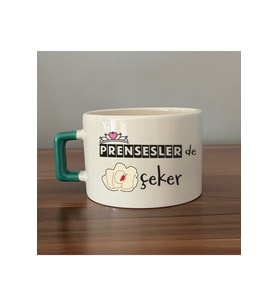 Prensesler De Nah Çeker Baskılı Yeşil Kulplu Kare Kupa - Komik Hediye Bardak Fincan Mug