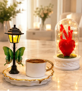 Sokak Lambalı Premium Kahve Fincanı ve LED Işıklı Fanus(kırmızı kalpli) Seti