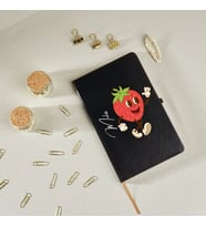 Kişiye Özel Çilek Karakterli Eğlenceli Tasarım Deri Kapak Defter (Siyah)