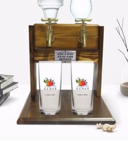 BK Gift Kişiye Özel Renkli Baskılı Kemer Tasarımlı Turistik İkili Rakı Bardağı ve Çift Musluklu Doğal Ahşap Rakı Standı-1 (Model 1)