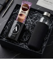 Kişiye Özel Baskılı Siyah Kupa & Siyah Kılıflı Cam Matara 500mL. & Mocha Hediye Seti