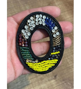 8X6 CM PUL PAYETLİ NAKIŞ İŞLEMELİ O HARFİ APLİK YAMA ARMA AKSESUAR