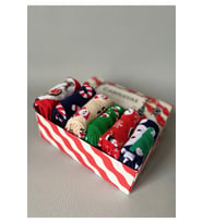 Yılbaşı 6’lı Desenli Çorap Seti  Unisex Hediye Kutulu Kış Temalı Çoraplar (Kırmızı)