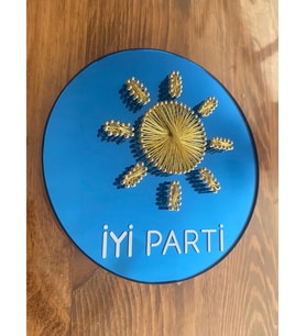 Tabaklı Çivi İşlemeli Parti Logosu
