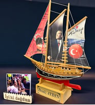 Doğum Günü Hediyesi Kişiye Özel Ahşap Gemi Maketi ve İyi Ki Doğdun Fotoğraf (Model 6)