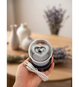 Romantik Işıklı Döner Cam Küre – Kalp & Gül Tasarımlı Dokunmatik Renkli Masa Lambası (USB Bağlantılı)