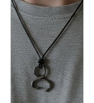 El yapımı dövme demir kolye (Metal)