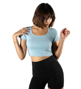 Kadın Açık Mavi Havuz Yaka Fitted/vücuda Oturan Kısa Kol Crop Tişört 23K-TRP-CRP04