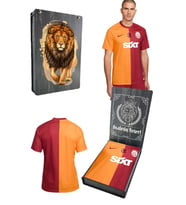 Galatasaray Orijinal 23-24 Parçalı Forma Gs Aslan Baskılı Hediyelik Ahşap Kutulu (Sarı-Kırmızı)