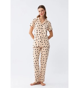 Kadın Krem Rengi Kalp Desenli Önden Düğmeli Pijama Takımı