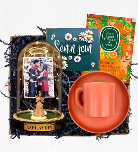 İsimli Fotoğraflı ve Işıklı Fanus & Turuncu Kahve Fincanı  Kişiye Özel Premium Set (Model 1)