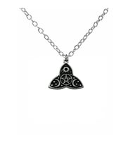 Triquetra, Güneş Ay ve Yıldız Figürlü Pentagram Unisex Kolye – 60 cm Zincirli, Mistik & Gotik Takı (Gümüş)