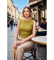 Kadın Bluz Fitted Düz Desen Kayık Yaka Kolsuz Büzgülü Drape Detaylı Gofre Dokulu Örme Crop