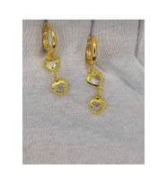 Çelik Gold Renk Kalpli Sallantılı Minimal Özel Tasarım Küpe (Beyaz)