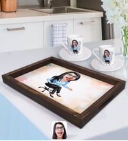 BK Gift Kişiye Özel Kadın Patron Karikatürlü Doğal Ahşap Tepsi ve 2’li Kahve Fincan Seti-5