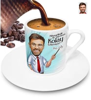 Nihayetinde Öğretmen Kolay Yetişmiyor Kişiye Özel Karikatürlü Türk Kahvesi Fincanı (Beyaz)