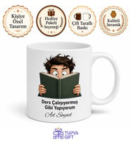 Ders Çalışıyormuş Gibi Yapanlara Kitap Kapağı Bakışmalı Kupa Hediye Bardak
