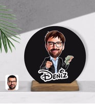 BK Gift Kişiye Özel Erkek Milyoner Karikatürlü Yuvarlak Ahşap Biblo-1
