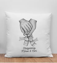 BK Gift Kişiye Özel Siyah Beyaz Aile El Ele Tasarımlı Beyaz Kırlent Yastık-4, Aile Hediyesi, Ev Dekorasyonu, Yeni Doğum Hediyesi