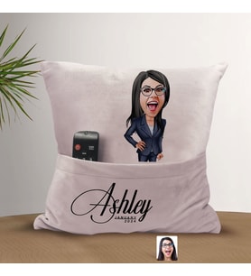 BK Gift Kişiye Özel Anne Karikatür Tasarımlı Organizer Kumanda ve Atıştırmalık Cepli Pembe Kırlent Yastık-4 Arkadaşa Hediye, Cepli Yastık