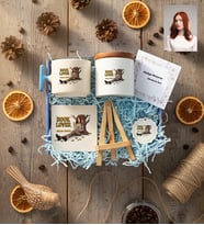 Kişiye Özel Karikatürlü Book Lover Hediye Kutusu - Kişiye Özel T Kupa, Seramik Kalemlik, Dekoratif Taş İsimlik, Güneş Anahtarlık Doğum Günü Hediyesi