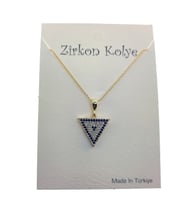 Altın Renk Üçgen Göz Nazar Model Zirkon Kolye – 2754