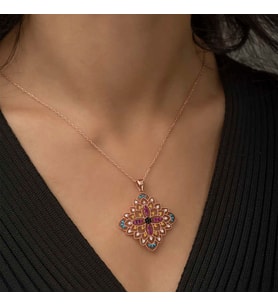 Gümüş Rose Etnik Desenli Madalyon Kolye