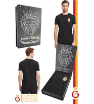 Galatasaray Orijinal Lisanslı Siyah Basic T-Shirt Kişiye Özel Hediyelik Ahşap Kutulu