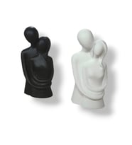 Siyah Beyaz Modern Sarılan Çift Biblo Seti – Minimalist Dekoratif Heykel