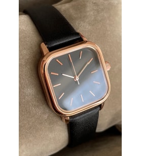 Özel Saat Kutusuyla Sınırlı Sayıda Kare Kadran Rose Gold Siyah Renk Deri Kordon Kadın Saati Modern Şık Tasarım Gündelik Anneye Kardese Dogum Günü İçin Özel Günlerde Hediye Edilebilir Not Eklenebilir Zarif ve Göz Alıcı Tasarım