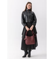 Just Polo Mila Charmlı Büyük Boy Yumuşak Deri Görünümlü Geniş Hacimli Kadın Kol Çantası Pbu3207 (Bordo)