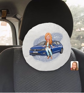 BK Gift Kişiye Özel Plakalı Kadın Volkswagen Polo Karikatürlü Yuvarlak Araç Koltuk Yastığı-1