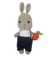Lacivert Tulumlu Havuçlu Bal Yanak Tavşan Amigurumi Organik Oyuncak