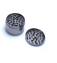 50mm 4 KATMANLI PASLANMAZ ÇELİK TUTUN BAHARAT ÖĞÜTÜCÜ GRİNDER ELEKLİ MIKNATISLI - GRİ