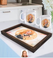 BK Gift Kişiye Özel Kadın Kuaför Karikatürlü Doğal Ahşap Tepsi ve 2’li Kupa Bardak Seti-2