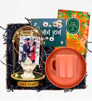 Fotoğraflı İsimli ve Işıklı Fanus & Turuncu Kahve Fincanı Hediye Seti  Kişiye Özel Premium Set (Model 3)