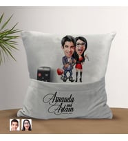 BK Gift Kişiye Özel Sevgililer Karikatür Tasarımlı Organizer Kumanda ve Atıştırmalık Cepli Gri Kırlent Yastık-1 Arkadaşa Hediye, Cepli Yastık