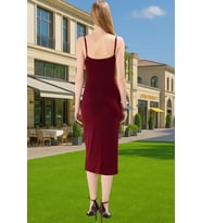 Kadın Midi Boy Bodycon Elbise İnce Askılı Degaje Yaka Rahat Şık Günlük Yaz Aylarının Vazgeçilmezi