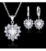 Swarovski Ana Taşlı, Zirkon Taş İşlemeli, Trend Kalp ,  Gümüş Takı Seti, Ahşap Kutu içerisinde (Beyaz)