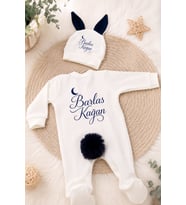 Kişiye Özel Erkek Bebek Tulum ve Bere – Ay Temalı İsme Özel Ponponlu Bebek Giyim