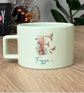 Kişiye Özel Çiçekli Kelebekli F Harfli Hediye Pastel Fincan İsimli İsim Yazılı (Yeşil)