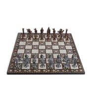 İNGİLİZ Antik Bakır Satranç Taşları ve Katlanır Sedef Desenli MDF Ahşap Satranç Tahtası (43x43 cm.)